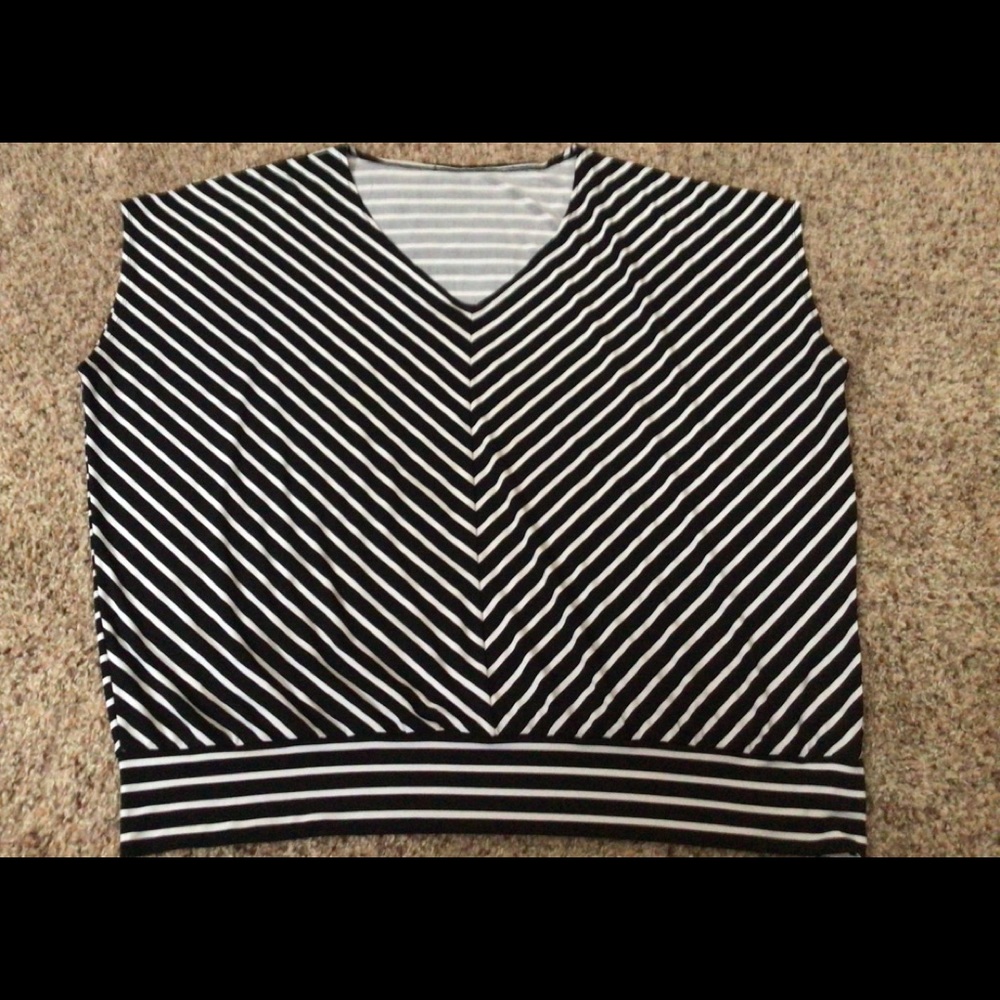 Black & White Shirt Top sz 4X or 28W-30W